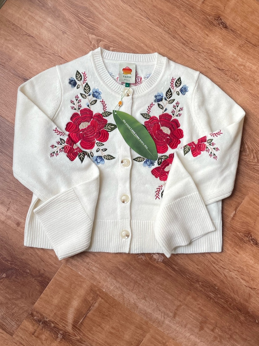 FARM Rio Cream Embroidered Flowers Buttoned Knit Cardigan! - Picture 8 of 9